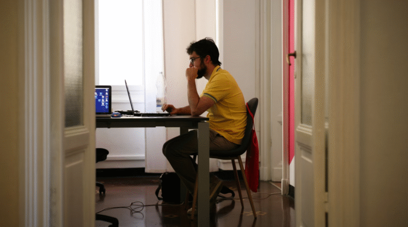The Role of AI Agents in Enhancing Remote Collaboration and Productivity