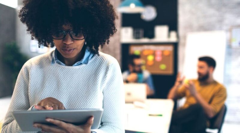 How Multilingual Teams Build Safer Messaging Workflows Across Devices